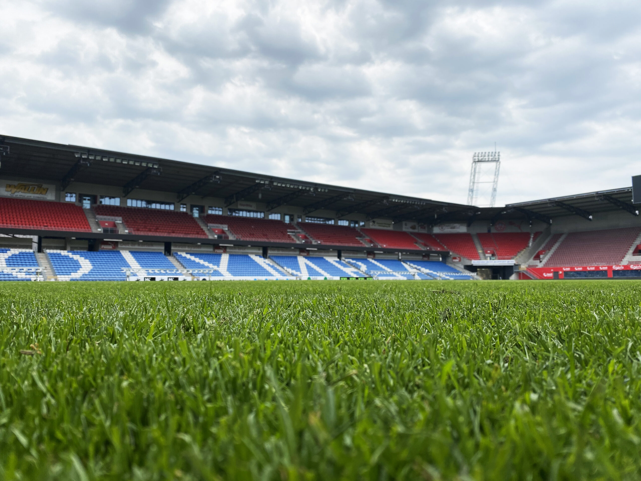 Olympia_fotbollsplan Fotbollsplan med grönt gräs